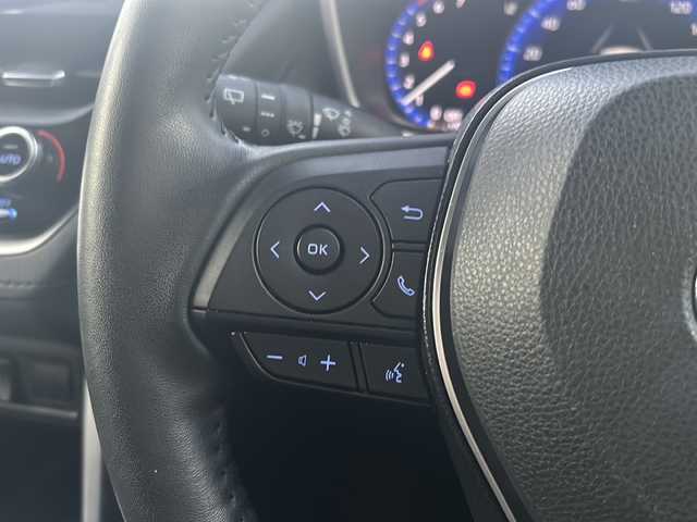 トヨタ カローラ クロス ハイブリッド Z 佐賀県 2022(令4)年 4.4万km アティチュードブラックマイカ エンジンスタートボタン/保証書/取扱説明書/記録簿/スマートキー/スペアキー有/追従走行付きクルーズコントロール/Bluetooth接続/USB入力端子/ビルトインETC/バックカメラ/TV/純正ナビ/電動リアゲート/前後ドライブレコーダー/運転席パワーシート/前席シートヒーター/純正フロアマット/ルーフレール/ABS/横滑り防止装置/前後コーナーセンサー/レーンキープアシスト/盗難防止装置/オートライト/オートマチックハイビーム/LEDライト/衝突被害軽減システム/ステアリングスイッチ/パーキングサポートブレーキ/道路標識認識アシスト機能/ブレーキホールド