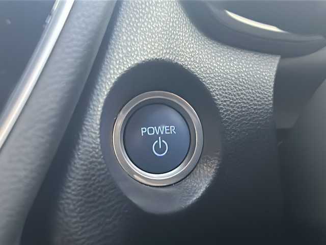 トヨタ カローラ クロス ハイブリッド Z 佐賀県 2022(令4)年 4.4万km アティチュードブラックマイカ エンジンスタートボタン/保証書/取扱説明書/記録簿/スマートキー/スペアキー有/追従走行付きクルーズコントロール/Bluetooth接続/USB入力端子/ビルトインETC/バックカメラ/TV/純正ナビ/電動リアゲート/前後ドライブレコーダー/運転席パワーシート/前席シートヒーター/純正フロアマット/ルーフレール/ABS/横滑り防止装置/前後コーナーセンサー/レーンキープアシスト/盗難防止装置/オートライト/オートマチックハイビーム/LEDライト/衝突被害軽減システム/ステアリングスイッチ/パーキングサポートブレーキ/道路標識認識アシスト機能/ブレーキホールド