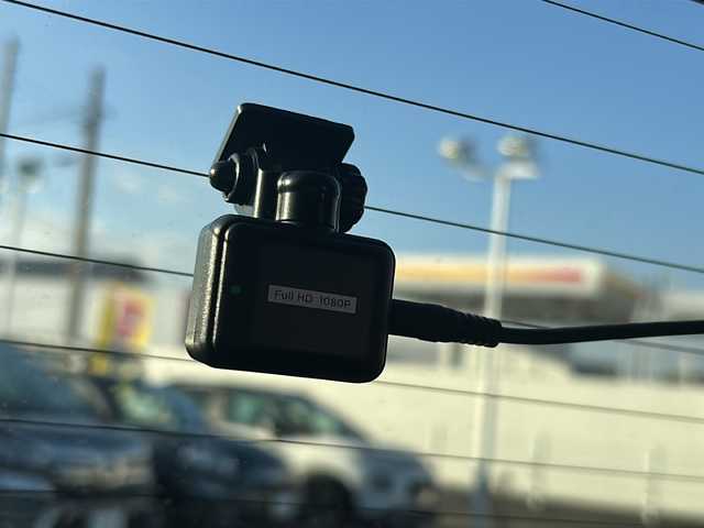 トヨタ カローラ クロス ハイブリッド Z 佐賀県 2022(令4)年 4.4万km アティチュードブラックマイカ エンジンスタートボタン/保証書/取扱説明書/記録簿/スマートキー/スペアキー有/追従走行付きクルーズコントロール/Bluetooth接続/USB入力端子/ビルトインETC/バックカメラ/TV/純正ナビ/電動リアゲート/前後ドライブレコーダー/運転席パワーシート/前席シートヒーター/純正フロアマット/ルーフレール/ABS/横滑り防止装置/前後コーナーセンサー/レーンキープアシスト/盗難防止装置/オートライト/オートマチックハイビーム/LEDライト/衝突被害軽減システム/ステアリングスイッチ/パーキングサポートブレーキ/道路標識認識アシスト機能/ブレーキホールド