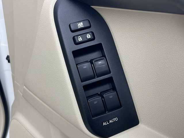 トヨタ ランドクルーザー プラド TX Lパッケージ 秋田県 2018(平30)年 2.8万km ホワイトパールクリスタルシャイン ４WD/純正ナビ【AM/FM/BT/CD/DVD】 /バックカメラ /フルセグTV/ETC2.0/ フロントモデリスタエアロ /サンルーフ /前席パワーシート /衝突被害軽減システム /フロントワイパーデアイサー /横滑り防止装置 /レーンキープアシスト/ヒルディセントコントロール/ダウンヒルアシストコントロール/スマートキー /プッシュスタート/オートエアコン/クリアランスソナー/クルーズコントロール/オートライト/ステアリングリモコン/電格ミラー/革巻きステアリング/ウィンカーミラー/純正フロアマット/ルーフレール/コーナーセンサー/フォグライト/保証書/取り扱い説明書