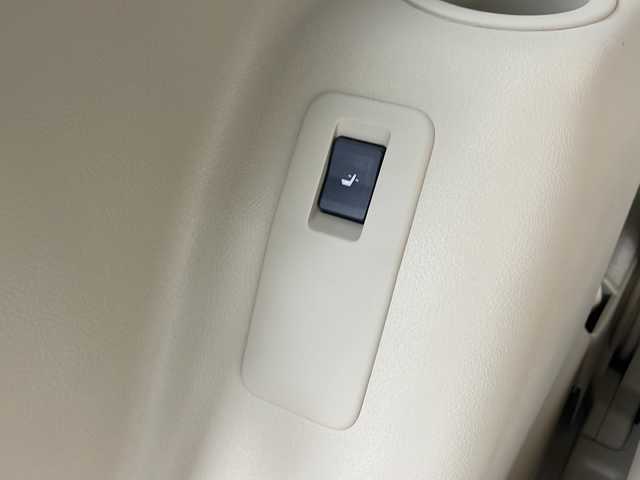 トヨタ ランドクルーザー プラド TX Lパッケージ 秋田県 2018(平30)年 2.8万km ホワイトパールクリスタルシャイン ４WD/純正ナビ【AM/FM/BT/CD/DVD】 /バックカメラ /フルセグTV/ETC2.0/ フロントモデリスタエアロ /サンルーフ /前席パワーシート /衝突被害軽減システム /フロントワイパーデアイサー /横滑り防止装置 /レーンキープアシスト/ヒルディセントコントロール/ダウンヒルアシストコントロール/スマートキー /プッシュスタート/オートエアコン/クリアランスソナー/クルーズコントロール/オートライト/ステアリングリモコン/電格ミラー/革巻きステアリング/ウィンカーミラー/純正フロアマット/ルーフレール/コーナーセンサー/フォグライト/保証書/取り扱い説明書