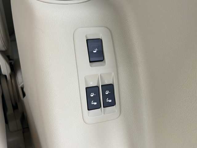 トヨタ ランドクルーザー プラド TX Lパッケージ 秋田県 2018(平30)年 2.8万km ホワイトパールクリスタルシャイン ４WD/純正ナビ【AM/FM/BT/CD/DVD】 /バックカメラ /フルセグTV/ETC2.0/ フロントモデリスタエアロ /サンルーフ /前席パワーシート /衝突被害軽減システム /フロントワイパーデアイサー /横滑り防止装置 /レーンキープアシスト/ヒルディセントコントロール/ダウンヒルアシストコントロール/スマートキー /プッシュスタート/オートエアコン/クリアランスソナー/クルーズコントロール/オートライト/ステアリングリモコン/電格ミラー/革巻きステアリング/ウィンカーミラー/純正フロアマット/ルーフレール/コーナーセンサー/フォグライト/保証書/取り扱い説明書