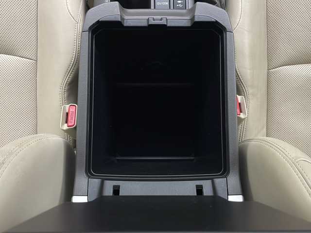 トヨタ ランドクルーザー プラド TX Lパッケージ 秋田県 2018(平30)年 2.8万km ホワイトパールクリスタルシャイン ４WD/純正ナビ【AM/FM/BT/CD/DVD】 /バックカメラ /フルセグTV/ETC2.0/ フロントモデリスタエアロ /サンルーフ /前席パワーシート /衝突被害軽減システム /フロントワイパーデアイサー /横滑り防止装置 /レーンキープアシスト/ヒルディセントコントロール/ダウンヒルアシストコントロール/スマートキー /プッシュスタート/オートエアコン/クリアランスソナー/クルーズコントロール/オートライト/ステアリングリモコン/電格ミラー/革巻きステアリング/ウィンカーミラー/純正フロアマット/ルーフレール/コーナーセンサー/フォグライト/保証書/取り扱い説明書