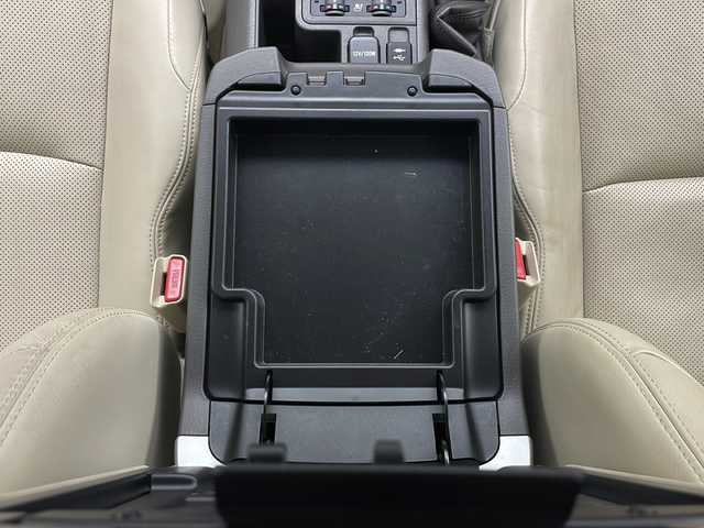 トヨタ ランドクルーザー プラド TX Lパッケージ 秋田県 2018(平30)年 2.8万km ホワイトパールクリスタルシャイン ４WD/純正ナビ【AM/FM/BT/CD/DVD】 /バックカメラ /フルセグTV/ETC2.0/ フロントモデリスタエアロ /サンルーフ /前席パワーシート /衝突被害軽減システム /フロントワイパーデアイサー /横滑り防止装置 /レーンキープアシスト/ヒルディセントコントロール/ダウンヒルアシストコントロール/スマートキー /プッシュスタート/オートエアコン/クリアランスソナー/クルーズコントロール/オートライト/ステアリングリモコン/電格ミラー/革巻きステアリング/ウィンカーミラー/純正フロアマット/ルーフレール/コーナーセンサー/フォグライト/保証書/取り扱い説明書