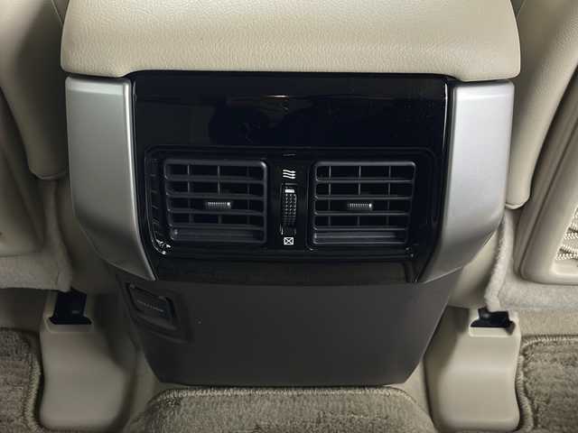 トヨタ ランドクルーザー プラド TX Lパッケージ 秋田県 2018(平30)年 2.8万km ホワイトパールクリスタルシャイン ４WD/純正ナビ【AM/FM/BT/CD/DVD】 /バックカメラ /フルセグTV/ETC2.0/ フロントモデリスタエアロ /サンルーフ /前席パワーシート /衝突被害軽減システム /フロントワイパーデアイサー /横滑り防止装置 /レーンキープアシスト/ヒルディセントコントロール/ダウンヒルアシストコントロール/スマートキー /プッシュスタート/オートエアコン/クリアランスソナー/クルーズコントロール/オートライト/ステアリングリモコン/電格ミラー/革巻きステアリング/ウィンカーミラー/純正フロアマット/ルーフレール/コーナーセンサー/フォグライト/保証書/取り扱い説明書