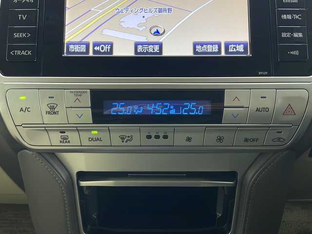 トヨタ ランドクルーザー プラド TX Lパッケージ 秋田県 2018(平30)年 2.8万km ホワイトパールクリスタルシャイン ４WD/純正ナビ【AM/FM/BT/CD/DVD】 /バックカメラ /フルセグTV/ETC2.0/ フロントモデリスタエアロ /サンルーフ /前席パワーシート /衝突被害軽減システム /フロントワイパーデアイサー /横滑り防止装置 /レーンキープアシスト/ヒルディセントコントロール/ダウンヒルアシストコントロール/スマートキー /プッシュスタート/オートエアコン/クリアランスソナー/クルーズコントロール/オートライト/ステアリングリモコン/電格ミラー/革巻きステアリング/ウィンカーミラー/純正フロアマット/ルーフレール/コーナーセンサー/フォグライト/保証書/取り扱い説明書