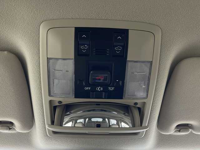 トヨタ ランドクルーザー プラド TX Lパッケージ 秋田県 2018(平30)年 2.8万km ホワイトパールクリスタルシャイン ４WD/純正ナビ【AM/FM/BT/CD/DVD】 /バックカメラ /フルセグTV/ETC2.0/ フロントモデリスタエアロ /サンルーフ /前席パワーシート /衝突被害軽減システム /フロントワイパーデアイサー /横滑り防止装置 /レーンキープアシスト/ヒルディセントコントロール/ダウンヒルアシストコントロール/スマートキー /プッシュスタート/オートエアコン/クリアランスソナー/クルーズコントロール/オートライト/ステアリングリモコン/電格ミラー/革巻きステアリング/ウィンカーミラー/純正フロアマット/ルーフレール/コーナーセンサー/フォグライト/保証書/取り扱い説明書