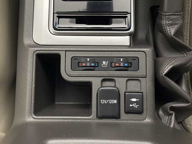 トヨタ ランドクルーザー プラド TX Lパッケージ 秋田県 2018(平30)年 2.8万km ホワイトパールクリスタルシャイン ４WD/純正ナビ【AM/FM/BT/CD/DVD】 /バックカメラ /フルセグTV/ETC2.0/ フロントモデリスタエアロ /サンルーフ /前席パワーシート /衝突被害軽減システム /フロントワイパーデアイサー /横滑り防止装置 /レーンキープアシスト/ヒルディセントコントロール/ダウンヒルアシストコントロール/スマートキー /プッシュスタート/オートエアコン/クリアランスソナー/クルーズコントロール/オートライト/ステアリングリモコン/電格ミラー/革巻きステアリング/ウィンカーミラー/純正フロアマット/ルーフレール/コーナーセンサー/フォグライト/保証書/取り扱い説明書