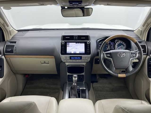 トヨタ ランドクルーザー プラド TX Lパッケージ 秋田県 2018(平30)年 2.8万km ホワイトパールクリスタルシャイン ４WD/純正ナビ【AM/FM/BT/CD/DVD】 /バックカメラ /フルセグTV/ETC2.0/ フロントモデリスタエアロ /サンルーフ /前席パワーシート /衝突被害軽減システム /フロントワイパーデアイサー /横滑り防止装置 /レーンキープアシスト/ヒルディセントコントロール/ダウンヒルアシストコントロール/スマートキー /プッシュスタート/オートエアコン/クリアランスソナー/クルーズコントロール/オートライト/ステアリングリモコン/電格ミラー/革巻きステアリング/ウィンカーミラー/純正フロアマット/ルーフレール/コーナーセンサー/フォグライト/保証書/取り扱い説明書
