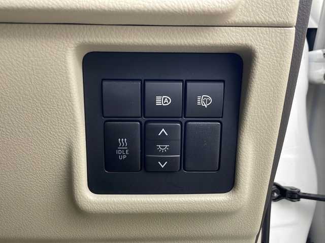 トヨタ ランドクルーザー プラド TX Lパッケージ 秋田県 2018(平30)年 2.8万km ホワイトパールクリスタルシャイン ４WD/純正ナビ【AM/FM/BT/CD/DVD】 /バックカメラ /フルセグTV/ETC2.0/ フロントモデリスタエアロ /サンルーフ /前席パワーシート /衝突被害軽減システム /フロントワイパーデアイサー /横滑り防止装置 /レーンキープアシスト/ヒルディセントコントロール/ダウンヒルアシストコントロール/スマートキー /プッシュスタート/オートエアコン/クリアランスソナー/クルーズコントロール/オートライト/ステアリングリモコン/電格ミラー/革巻きステアリング/ウィンカーミラー/純正フロアマット/ルーフレール/コーナーセンサー/フォグライト/保証書/取り扱い説明書