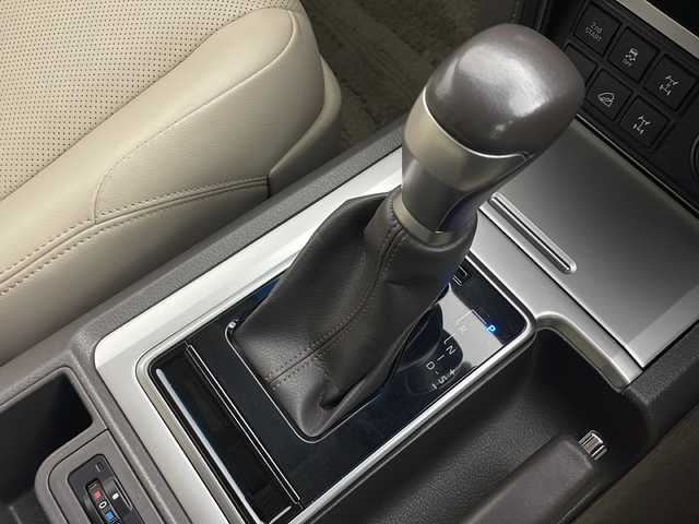 トヨタ ランドクルーザー プラド TX Lパッケージ 秋田県 2018(平30)年 2.8万km ホワイトパールクリスタルシャイン ４WD/純正ナビ【AM/FM/BT/CD/DVD】 /バックカメラ /フルセグTV/ETC2.0/ フロントモデリスタエアロ /サンルーフ /前席パワーシート /衝突被害軽減システム /フロントワイパーデアイサー /横滑り防止装置 /レーンキープアシスト/ヒルディセントコントロール/ダウンヒルアシストコントロール/スマートキー /プッシュスタート/オートエアコン/クリアランスソナー/クルーズコントロール/オートライト/ステアリングリモコン/電格ミラー/革巻きステアリング/ウィンカーミラー/純正フロアマット/ルーフレール/コーナーセンサー/フォグライト/保証書/取り扱い説明書