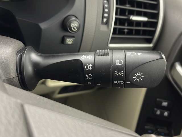 トヨタ ランドクルーザー プラド TX Lパッケージ 秋田県 2018(平30)年 2.8万km ホワイトパールクリスタルシャイン ４WD/純正ナビ【AM/FM/BT/CD/DVD】 /バックカメラ /フルセグTV/ETC2.0/ フロントモデリスタエアロ /サンルーフ /前席パワーシート /衝突被害軽減システム /フロントワイパーデアイサー /横滑り防止装置 /レーンキープアシスト/ヒルディセントコントロール/ダウンヒルアシストコントロール/スマートキー /プッシュスタート/オートエアコン/クリアランスソナー/クルーズコントロール/オートライト/ステアリングリモコン/電格ミラー/革巻きステアリング/ウィンカーミラー/純正フロアマット/ルーフレール/コーナーセンサー/フォグライト/保証書/取り扱い説明書