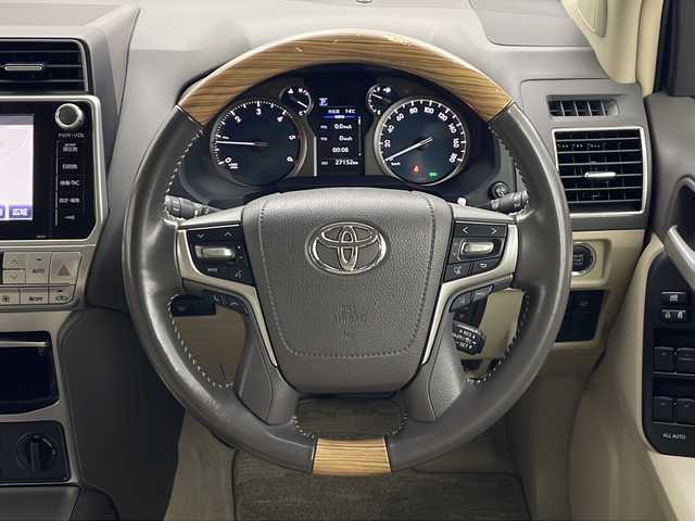 トヨタ ランドクルーザー プラド TX Lパッケージ 秋田県 2018(平30)年 2.8万km ホワイトパールクリスタルシャイン ４WD/純正ナビ【AM/FM/BT/CD/DVD】 /バックカメラ /フルセグTV/ETC2.0/ フロントモデリスタエアロ /サンルーフ /前席パワーシート /衝突被害軽減システム /フロントワイパーデアイサー /横滑り防止装置 /レーンキープアシスト/ヒルディセントコントロール/ダウンヒルアシストコントロール/スマートキー /プッシュスタート/オートエアコン/クリアランスソナー/クルーズコントロール/オートライト/ステアリングリモコン/電格ミラー/革巻きステアリング/ウィンカーミラー/純正フロアマット/ルーフレール/コーナーセンサー/フォグライト/保証書/取り扱い説明書