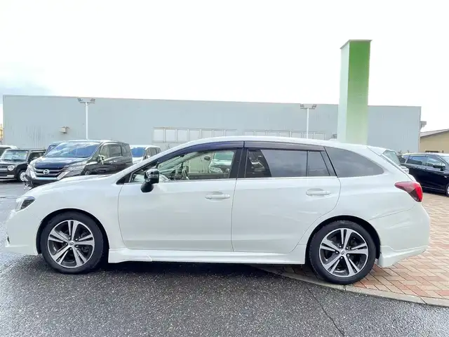 スバル レヴォーグ 1．6GTアイサイト スマートED 新潟県 2017(平29)年 10.9万km クリスタルホワイトP (株)IDOMが運営する【じしゃロン新潟店】の自社ローン対象車両になります。/こちらは現金ご利用時の価格です。自社ローンご希望の方は別途その旨お申付け下さい。/プッシュスタート/スマートキー/スペアキー１本付き/純正ナビ/Bluetooth接続可能/CD、DVD、AM、FM視聴可能/フルセグテレビ(走行時視聴可能)/バックカメラ/ETC/パワーシート(D席)/レーダークルーズコントロール/純正AW/純正LEDヘッドランプ/ウインカーミラー/本革巻きステアリング