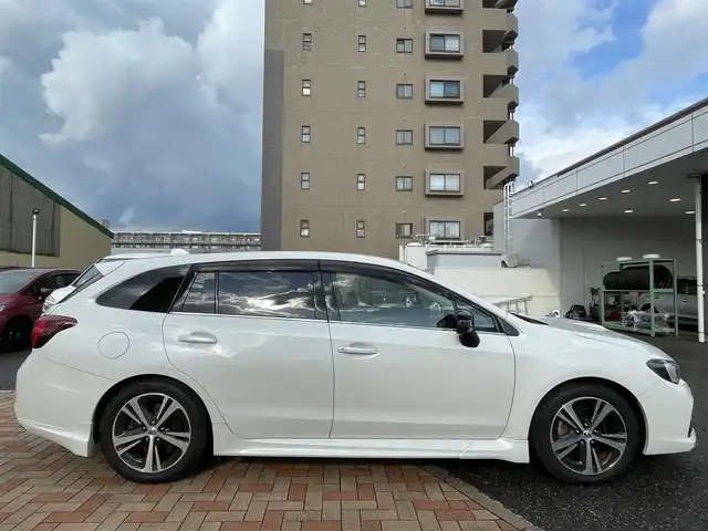 スバル レヴォーグ 1．6GTアイサイト スマートED 新潟県 2017(平29)年 10.9万km クリスタルホワイトP (株)IDOMが運営する【じしゃロン新潟店】の自社ローン対象車両になります。/こちらは現金ご利用時の価格です。自社ローンご希望の方は別途その旨お申付け下さい。/プッシュスタート/スマートキー/スペアキー１本付き/純正ナビ/Bluetooth接続可能/CD、DVD、AM、FM視聴可能/フルセグテレビ(走行時視聴可能)/バックカメラ/ETC/パワーシート(D席)/レーダークルーズコントロール/純正AW/純正LEDヘッドランプ/ウインカーミラー/本革巻きステアリング