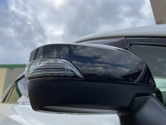 スバル レヴォーグ 1．6GTアイサイト スマートED 新潟県 2017(平29)年 10.9万km クリスタルホワイトP (株)IDOMが運営する【じしゃロン新潟店】の自社ローン対象車両になります。/こちらは現金ご利用時の価格です。自社ローンご希望の方は別途その旨お申付け下さい。/プッシュスタート/スマートキー/スペアキー１本付き/純正ナビ/Bluetooth接続可能/CD、DVD、AM、FM視聴可能/フルセグテレビ(走行時視聴可能)/バックカメラ/ETC/パワーシート(D席)/レーダークルーズコントロール/純正AW/純正LEDヘッドランプ/ウインカーミラー/本革巻きステアリング