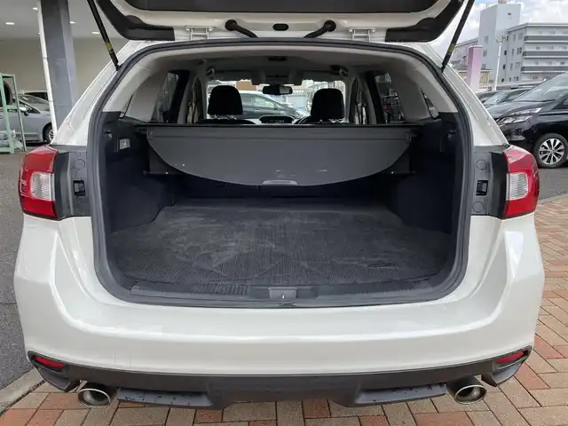 スバル レヴォーグ 1．6GTアイサイト スマートED 新潟県 2017(平29)年 10.9万km クリスタルホワイトP (株)IDOMが運営する【じしゃロン新潟店】の自社ローン対象車両になります。/こちらは現金ご利用時の価格です。自社ローンご希望の方は別途その旨お申付け下さい。/プッシュスタート/スマートキー/スペアキー１本付き/純正ナビ/Bluetooth接続可能/CD、DVD、AM、FM視聴可能/フルセグテレビ(走行時視聴可能)/バックカメラ/ETC/パワーシート(D席)/レーダークルーズコントロール/純正AW/純正LEDヘッドランプ/ウインカーミラー/本革巻きステアリング