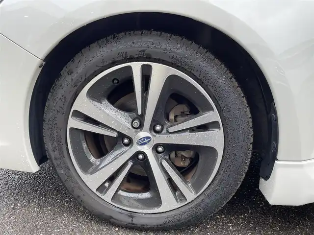 スバル レヴォーグ 1．6GTアイサイト スマートED 新潟県 2017(平29)年 10.9万km クリスタルホワイトP (株)IDOMが運営する【じしゃロン新潟店】の自社ローン対象車両になります。/こちらは現金ご利用時の価格です。自社ローンご希望の方は別途その旨お申付け下さい。/プッシュスタート/スマートキー/スペアキー１本付き/純正ナビ/Bluetooth接続可能/CD、DVD、AM、FM視聴可能/フルセグテレビ(走行時視聴可能)/バックカメラ/ETC/パワーシート(D席)/レーダークルーズコントロール/純正AW/純正LEDヘッドランプ/ウインカーミラー/本革巻きステアリング