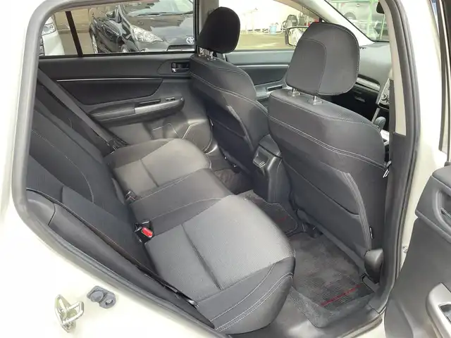 スバル レヴォーグ 1．6GTアイサイト スマートED 新潟県 2017(平29)年 10.9万km クリスタルホワイトP (株)IDOMが運営する【じしゃロン新潟店】の自社ローン対象車両になります。/こちらは現金ご利用時の価格です。自社ローンご希望の方は別途その旨お申付け下さい。/プッシュスタート/スマートキー/スペアキー１本付き/純正ナビ/Bluetooth接続可能/CD、DVD、AM、FM視聴可能/フルセグテレビ(走行時視聴可能)/バックカメラ/ETC/パワーシート(D席)/レーダークルーズコントロール/純正AW/純正LEDヘッドランプ/ウインカーミラー/本革巻きステアリング