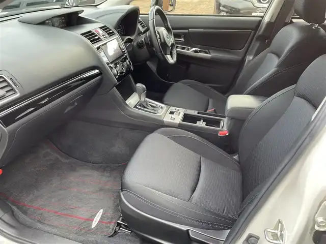 スバル レヴォーグ 1．6GTアイサイト スマートED 新潟県 2017(平29)年 10.9万km クリスタルホワイトP (株)IDOMが運営する【じしゃロン新潟店】の自社ローン対象車両になります。/こちらは現金ご利用時の価格です。自社ローンご希望の方は別途その旨お申付け下さい。/プッシュスタート/スマートキー/スペアキー１本付き/純正ナビ/Bluetooth接続可能/CD、DVD、AM、FM視聴可能/フルセグテレビ(走行時視聴可能)/バックカメラ/ETC/パワーシート(D席)/レーダークルーズコントロール/純正AW/純正LEDヘッドランプ/ウインカーミラー/本革巻きステアリング