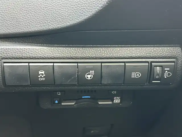 トヨタ カローラツーリング ハイブリッド ダブルバイビー 島根県 2021(令3)年 7万km ホワイトパールクリスタルシャイン 登録時走行距離　69594km/純正ナビ/Bluetooth/バックカメラ/レーダークルーズコントロール/電動パーキング/電動格納ミラー/コーナーセンサー/オートハイビーム/シートヒーター（DN席）/ステアリングヒーター/ステアリングスイッチ/スマートキー/スペアキー/レーントレーシングアシスト/プリクラッシュセーフティシステム/パーキングサポートブレーキ/ロードサインアシスト/純正フロアマット/ビルドインETC2.0/ドライブレコーダー前後/純正アルミ１７インチ