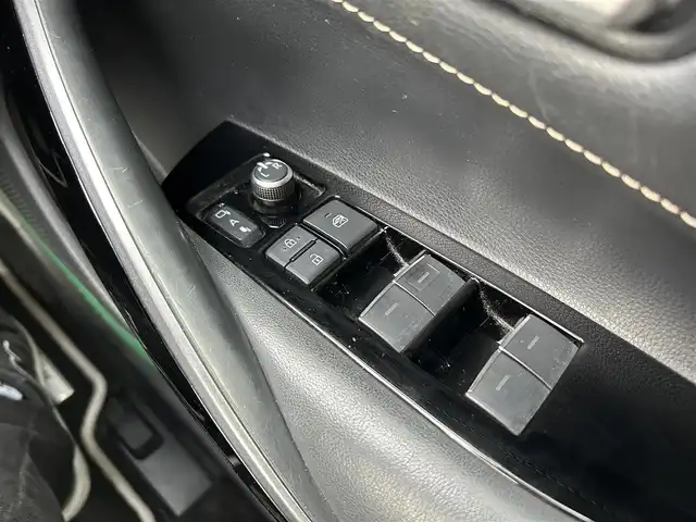 トヨタ カローラツーリング ハイブリッド ダブルバイビー 島根県 2021(令3)年 7万km ホワイトパールクリスタルシャイン 登録時走行距離　69594km/純正ナビ/Bluetooth/バックカメラ/レーダークルーズコントロール/電動パーキング/電動格納ミラー/コーナーセンサー/オートハイビーム/シートヒーター（DN席）/ステアリングヒーター/ステアリングスイッチ/スマートキー/スペアキー/レーントレーシングアシスト/プリクラッシュセーフティシステム/パーキングサポートブレーキ/ロードサインアシスト/純正フロアマット/ビルドインETC2.0/ドライブレコーダー前後/純正アルミ１７インチ