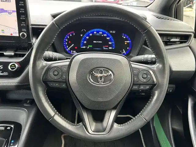 トヨタ カローラツーリング ハイブリッド ダブルバイビー 島根県 2021(令3)年 7万km ホワイトパールクリスタルシャイン 登録時走行距離　69594km/純正ナビ/Bluetooth/バックカメラ/レーダークルーズコントロール/電動パーキング/電動格納ミラー/コーナーセンサー/オートハイビーム/シートヒーター（DN席）/ステアリングヒーター/ステアリングスイッチ/スマートキー/スペアキー/レーントレーシングアシスト/プリクラッシュセーフティシステム/パーキングサポートブレーキ/ロードサインアシスト/純正フロアマット/ビルドインETC2.0/ドライブレコーダー前後/純正アルミ１７インチ