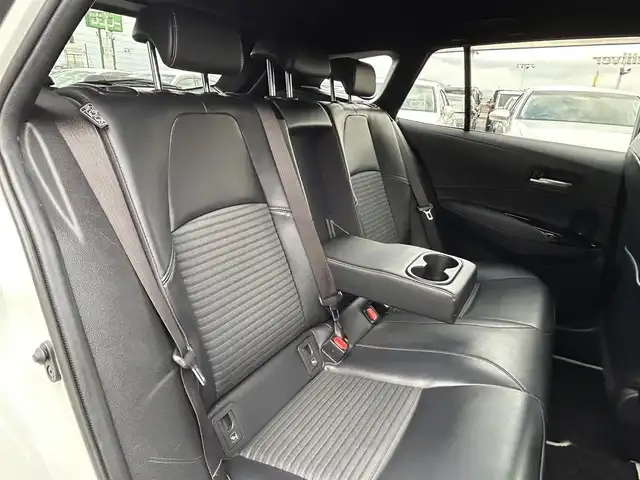 トヨタ カローラツーリング ハイブリッド ダブルバイビー 島根県 2021(令3)年 7万km ホワイトパールクリスタルシャイン 登録時走行距離　69594km/純正ナビ/Bluetooth/バックカメラ/レーダークルーズコントロール/電動パーキング/電動格納ミラー/コーナーセンサー/オートハイビーム/シートヒーター（DN席）/ステアリングヒーター/ステアリングスイッチ/スマートキー/スペアキー/レーントレーシングアシスト/プリクラッシュセーフティシステム/パーキングサポートブレーキ/ロードサインアシスト/純正フロアマット/ビルドインETC2.0/ドライブレコーダー前後/純正アルミ１７インチ