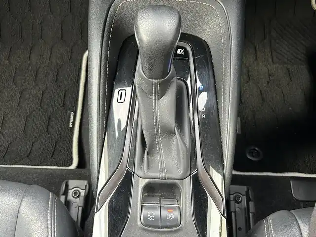 トヨタ カローラツーリング ハイブリッド ダブルバイビー 島根県 2021(令3)年 7万km ホワイトパールクリスタルシャイン 登録時走行距離　69594km/純正ナビ/Bluetooth/バックカメラ/レーダークルーズコントロール/電動パーキング/電動格納ミラー/コーナーセンサー/オートハイビーム/シートヒーター（DN席）/ステアリングヒーター/ステアリングスイッチ/スマートキー/スペアキー/レーントレーシングアシスト/プリクラッシュセーフティシステム/パーキングサポートブレーキ/ロードサインアシスト/純正フロアマット/ビルドインETC2.0/ドライブレコーダー前後/純正アルミ１７インチ