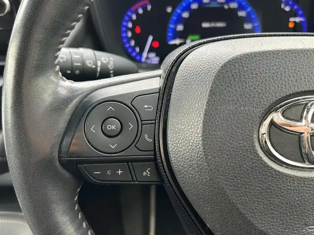 トヨタ カローラツーリング ハイブリッド ダブルバイビー 島根県 2021(令3)年 7万km ホワイトパールクリスタルシャイン 登録時走行距離　69594km/純正ナビ/Bluetooth/バックカメラ/レーダークルーズコントロール/電動パーキング/電動格納ミラー/コーナーセンサー/オートハイビーム/シートヒーター（DN席）/ステアリングヒーター/ステアリングスイッチ/スマートキー/スペアキー/レーントレーシングアシスト/プリクラッシュセーフティシステム/パーキングサポートブレーキ/ロードサインアシスト/純正フロアマット/ビルドインETC2.0/ドライブレコーダー前後/純正アルミ１７インチ