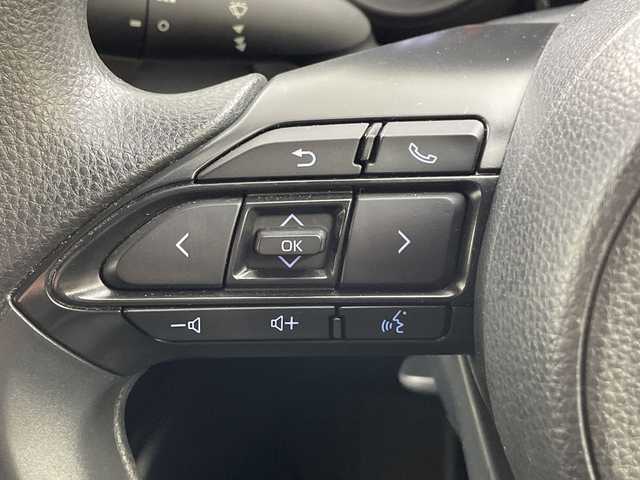 トヨタ ヤリス G 福島県 2022(令4)年 2.6万km ホワイトパールクリスタルシャイン /禁煙車//純正ディスプレイオーディオ/ナビ付・BT・USB・スマホ連動//クリアランスソナー//ドライブレコーダー//オートハイビーム//バックカメラ//ＥＴＣ//オートライト//カーテンエアバッグ//トヨタセーフティセンス//スマートキー//取扱説明書