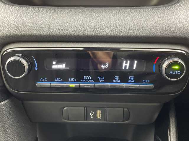 トヨタ ヤリス G 福島県 2022(令4)年 2.6万km ホワイトパールクリスタルシャイン /禁煙車//純正ディスプレイオーディオ/ナビ付・BT・USB・スマホ連動//クリアランスソナー//ドライブレコーダー//オートハイビーム//バックカメラ//ＥＴＣ//オートライト//カーテンエアバッグ//トヨタセーフティセンス//スマートキー//取扱説明書