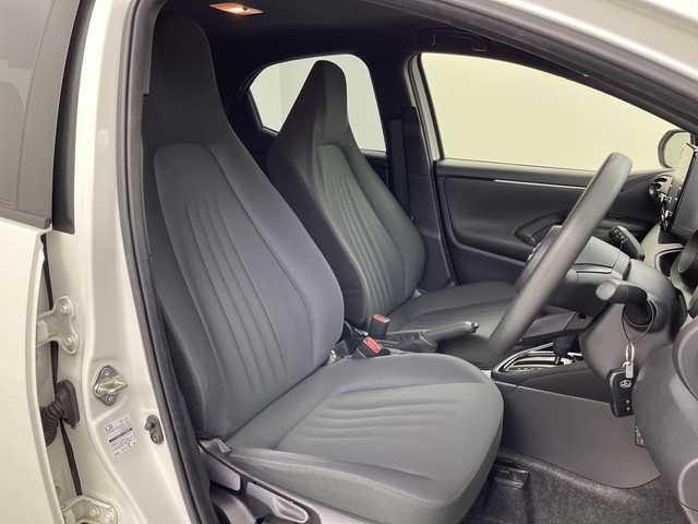 トヨタ ヤリス G 福島県 2022(令4)年 2.6万km ホワイトパールクリスタルシャイン /禁煙車//純正ディスプレイオーディオ/ナビ付・BT・USB・スマホ連動//クリアランスソナー//ドライブレコーダー//オートハイビーム//バックカメラ//ＥＴＣ//オートライト//カーテンエアバッグ//トヨタセーフティセンス//スマートキー//取扱説明書