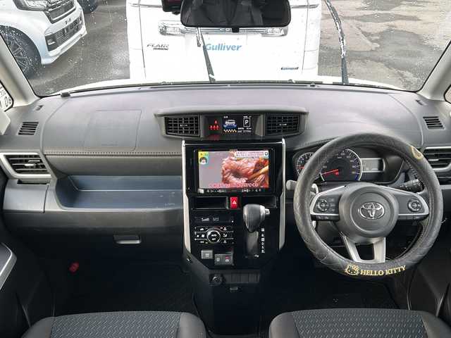 トヨタ ルーミー カスタムG 青森県 2021(令3)年 2.2万km パールホワイトⅢ ・4WD/・社外ナビ/・フルセグ/・CD/DVD/Bluetooth/・バックカメラ/・前後ドライブレコーダー/・衝突被害軽減ブレーキ/・レーンキープアシスト/・レーダークルーズコントロール/・オートマチックハイビーム/・オートライト/・LEDヘッドライト/・LEDフォグランプ/・両側パワースライドドア/・ETC/・コーナーセンサー/・横滑り防止装置/・純正フロアマット/・純正AW14インチ/・スマートキー