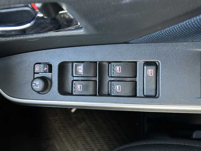 トヨタ ルーミー カスタムG 青森県 2021(令3)年 2.2万km パールホワイトⅢ ・4WD/・社外ナビ/・フルセグ/・CD/DVD/Bluetooth/・バックカメラ/・前後ドライブレコーダー/・衝突被害軽減ブレーキ/・レーンキープアシスト/・レーダークルーズコントロール/・オートマチックハイビーム/・オートライト/・LEDヘッドライト/・LEDフォグランプ/・両側パワースライドドア/・ETC/・コーナーセンサー/・横滑り防止装置/・純正フロアマット/・純正AW14インチ/・スマートキー