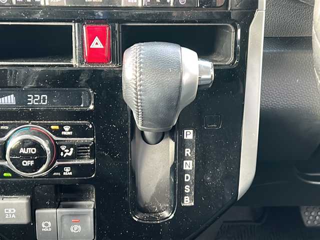 トヨタ ルーミー カスタムG 青森県 2021(令3)年 2.2万km パールホワイトⅢ ・4WD/・社外ナビ/・フルセグ/・CD/DVD/Bluetooth/・バックカメラ/・前後ドライブレコーダー/・衝突被害軽減ブレーキ/・レーンキープアシスト/・レーダークルーズコントロール/・オートマチックハイビーム/・オートライト/・LEDヘッドライト/・LEDフォグランプ/・両側パワースライドドア/・ETC/・コーナーセンサー/・横滑り防止装置/・純正フロアマット/・純正AW14インチ/・スマートキー