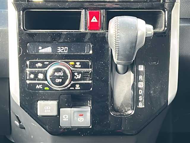 トヨタ ルーミー カスタムG 青森県 2021(令3)年 2.2万km パールホワイトⅢ ・4WD/・社外ナビ/・フルセグ/・CD/DVD/Bluetooth/・バックカメラ/・前後ドライブレコーダー/・衝突被害軽減ブレーキ/・レーンキープアシスト/・レーダークルーズコントロール/・オートマチックハイビーム/・オートライト/・LEDヘッドライト/・LEDフォグランプ/・両側パワースライドドア/・ETC/・コーナーセンサー/・横滑り防止装置/・純正フロアマット/・純正AW14インチ/・スマートキー