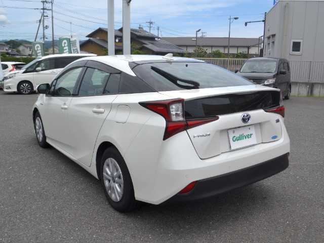 トヨタ プリウス S 宮城県 2020(令2)年 4.4万km ホワイトパールクリスタルシャイン /　メモリーナビ/　フルセグTV/　Blu-ray再生/　Bluetooth/　バックカメラ/　ドライブレコーダー/　ビルトインETC/　LEDヘッドライト/　LEDフォグランプ/　スマートキー2個/　TOYOTA Safety Sence/　コーナーセンサー/　レーダークルーズ/　純正15インチAW/