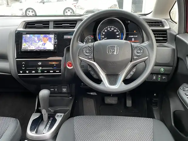 ホンダ フィット 13G F 神奈川県 2019(平31)年 1.7万km ルージュアメジストM ワンオーナー/純正メモリナビ/　（CD・DVD・Bluetooth・USB）/バックカメラ/アダプティブクルーズコントロール/衝突被害軽減ブレーキ/アイドリングストップ/ビルトインETC/スマートキー/保証書/取扱説明書