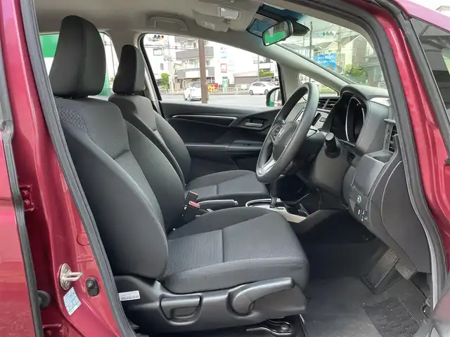 ホンダ フィット 13G F 神奈川県 2019(平31)年 1.7万km ルージュアメジストM ワンオーナー/純正メモリナビ/　（CD・DVD・Bluetooth・USB）/バックカメラ/アダプティブクルーズコントロール/衝突被害軽減ブレーキ/アイドリングストップ/ビルトインETC/スマートキー/保証書/取扱説明書