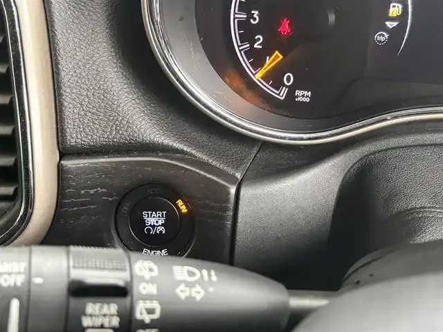 クライスラー・ジープ ジープ グランドチェロキー ラレード 京都府 2015(平27)年 7.2万km 白 純正メモリーナビ、地デジ、Bluetooth/バックカメラ/パドルシフト/前席パワーシート/USB端子、AUX端子/オートライト/ディスチャージ/クルーズコントロール/ETC/ドライブレコーダー