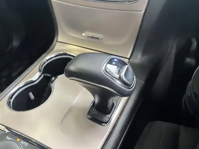 クライスラー・ジープ ジープ グランドチェロキー ラレード 京都府 2015(平27)年 7.2万km 白 純正メモリーナビ、地デジ、Bluetooth/バックカメラ/パドルシフト/前席パワーシート/USB端子、AUX端子/オートライト/ディスチャージ/クルーズコントロール/ETC/ドライブレコーダー