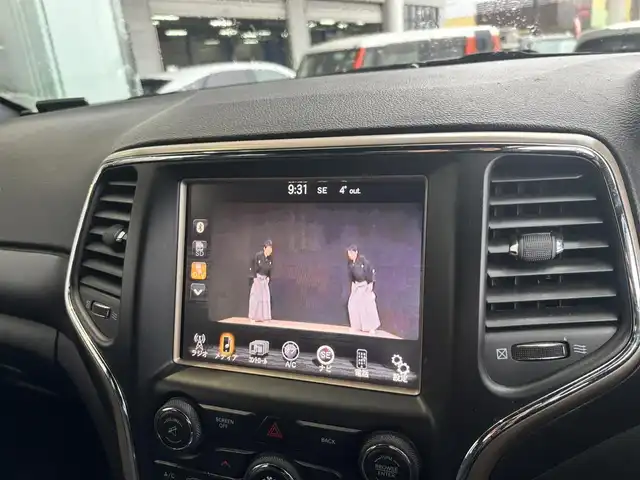 クライスラー・ジープ ジープ グランドチェロキー ラレード 京都府 2015(平27)年 7.2万km 白 純正メモリーナビ、地デジ、Bluetooth/バックカメラ/パドルシフト/前席パワーシート/USB端子、AUX端子/オートライト/ディスチャージ/クルーズコントロール/ETC/ドライブレコーダー