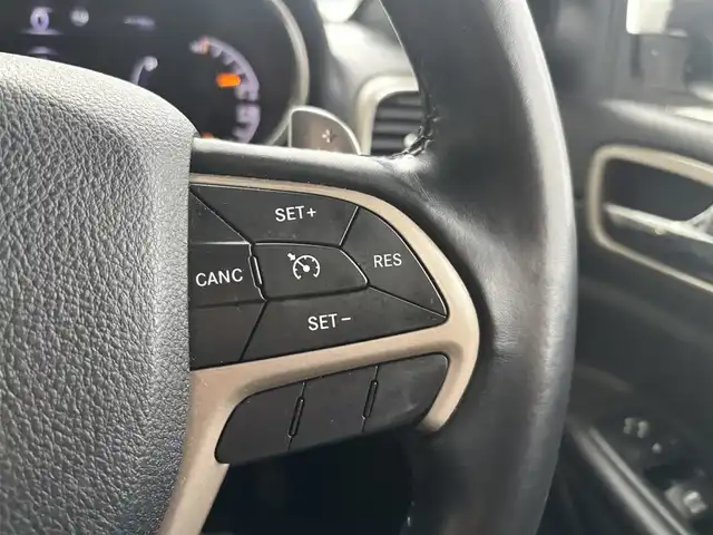 クライスラー・ジープ ジープ グランドチェロキー ラレード 京都府 2015(平27)年 7.2万km 白 純正メモリーナビ、地デジ、Bluetooth/バックカメラ/パドルシフト/前席パワーシート/USB端子、AUX端子/オートライト/ディスチャージ/クルーズコントロール/ETC/ドライブレコーダー