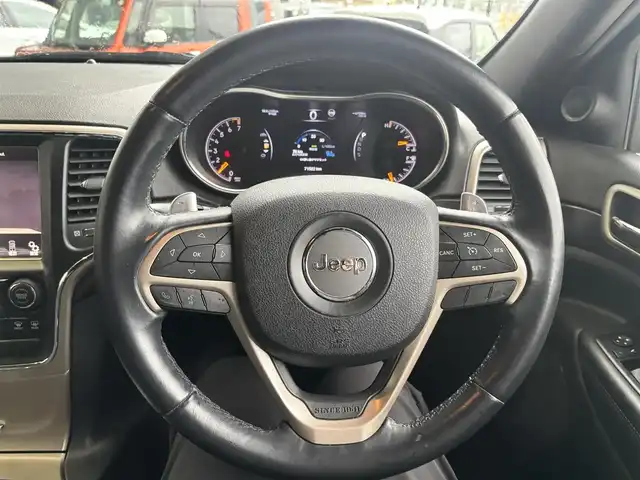 クライスラー・ジープ ジープ グランドチェロキー ラレード 京都府 2015(平27)年 7.2万km 白 純正メモリーナビ、地デジ、Bluetooth/バックカメラ/パドルシフト/前席パワーシート/USB端子、AUX端子/オートライト/ディスチャージ/クルーズコントロール/ETC/ドライブレコーダー