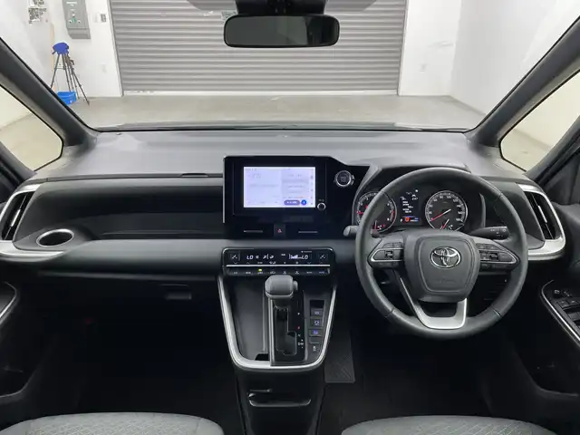 トヨタ ヴォクシー S－G 三重県 2022(令4)年 4.8万km アティチュードブラックマイカ 禁煙車/純正８型ディスプレイオーディオ/ナビ付/BT/USB/スマホ連動/両側パワースライドドア（ハンズフリー）/シートヒーター/ナノイーエアコン/クリアランスソナー/レーダークルーズコントロール/バックカメラ/オートハイビーム/電動パーキングブレーキ/オートホールド/純正LEDライト/取説・保証書
