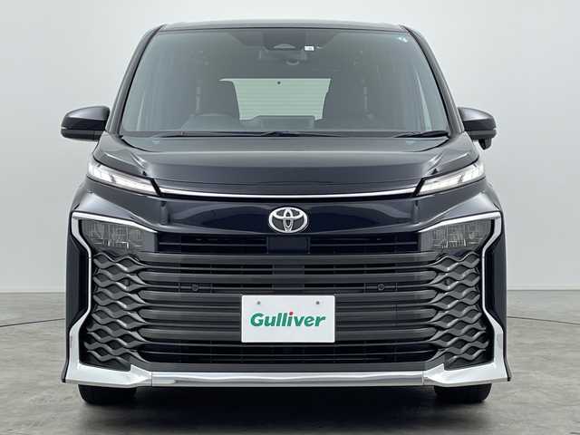 トヨタ ヴォクシー S－G 三重県 2022(令4)年 4.8万km アティチュードブラックマイカ 禁煙車/純正８型ディスプレイオーディオ/ナビ付/BT/USB/スマホ連動/両側パワースライドドア（ハンズフリー）/シートヒーター/ナノイーエアコン/クリアランスソナー/レーダークルーズコントロール/バックカメラ/オートハイビーム/電動パーキングブレーキ/オートホールド/純正LEDライト/取説・保証書