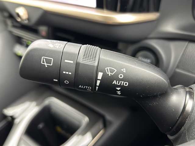 トヨタ クラウン スポーツ Z 大阪府 2023(令5)年 2.4万km プレシャスホワイトパール メモリーナビ（TVフルセグ）走行中視聴可能/クルーズコントロール 追従走行あり/車外カメラ　全方位/電動リアゲート/ドライブレコーダー/ETC2.0/パワーシート/レザーシート/シートヒーター/エアシート/ガラスルーフ/LEDヘッドライト/コーナーセンサー/デジタルインチミラー/ワイヤレス充電器/ブラインドスポットモニター