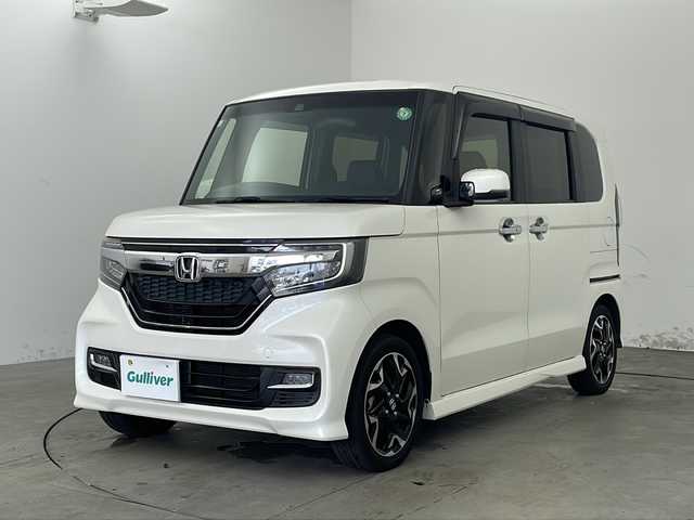 ホンダ Ｎ ＢＯＸ カスタム G L ターボ ホンダセンシング 兵庫県 2017(平29)年 5.5万km プレミアムホワイトパールⅡ ・ワンオーナー車/・Honda SENSING/・衝突軽減ブレーキ/・前後誤発進抑制機能/・歩行者事故低減ステアリング/・路外逸脱抑制機能/・アダプティブ・クルーズ・コントロール/・車線維持支援システム/・オートハイビーム/・先行車発進お知らせ機能/・標識認識機能/・ナビ装着用スペシャルパッケージ/・ビルトインETC車載器/・純正8インチSDナビ/CD/DVD/SD/フルセグ/BT/・バックカメラ/・両側パワースライドドア/・パドルシフト/・ハーフレザーシート/・9灯式フルLEDヘッドライト(マルチリフレクタータイプ)/・LEDフォグライト＋クロームメッキフォグライトガーニッシュ/・シーケンシャルターンシグナルランプ/・チップアップ＆ダイブダウン機構付スライドリアシート/・360°スーパーUV・IRカットパッケージ/・オートリトラミラー/・プラズマクラスター技術搭載フルオート・エアコンディショナー/・前席用i-サイドエアバッグシステム＋サイドカーテンエアバッグシステム(前席/後席対応)/・純正15インチアルミホイール/・プッシュスタート/・スマートキー/・ステアリングスイッチ