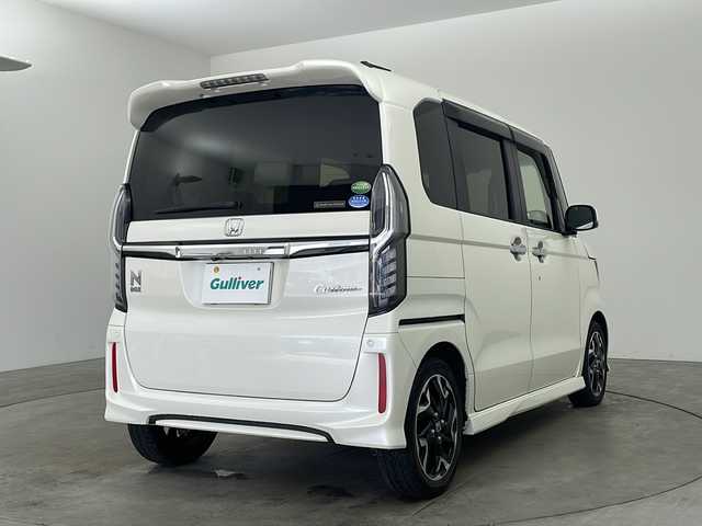 ホンダ Ｎ ＢＯＸ カスタム G L ターボ ホンダセンシング 兵庫県 2017(平29)年 5.5万km プレミアムホワイトパールⅡ ・ワンオーナー車/・Honda SENSING/・衝突軽減ブレーキ/・前後誤発進抑制機能/・歩行者事故低減ステアリング/・路外逸脱抑制機能/・アダプティブ・クルーズ・コントロール/・車線維持支援システム/・オートハイビーム/・先行車発進お知らせ機能/・標識認識機能/・ナビ装着用スペシャルパッケージ/・ビルトインETC車載器/・純正8インチSDナビ/CD/DVD/SD/フルセグ/BT/・バックカメラ/・両側パワースライドドア/・パドルシフト/・ハーフレザーシート/・9灯式フルLEDヘッドライト(マルチリフレクタータイプ)/・LEDフォグライト＋クロームメッキフォグライトガーニッシュ/・シーケンシャルターンシグナルランプ/・チップアップ＆ダイブダウン機構付スライドリアシート/・360°スーパーUV・IRカットパッケージ/・オートリトラミラー/・プラズマクラスター技術搭載フルオート・エアコンディショナー/・前席用i-サイドエアバッグシステム＋サイドカーテンエアバッグシステム(前席/後席対応)/・純正15インチアルミホイール/・プッシュスタート/・スマートキー/・ステアリングスイッチ